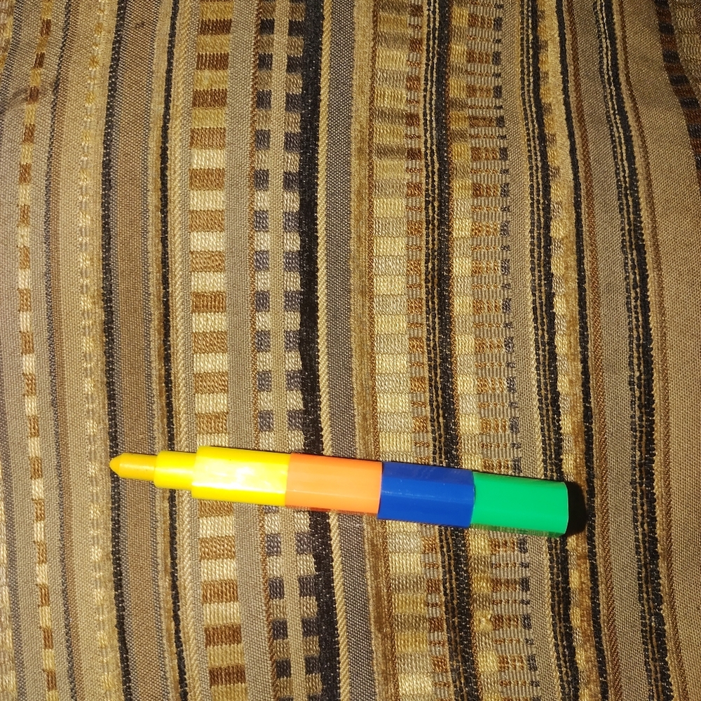 Stackable crayons - Picture 2 of 2